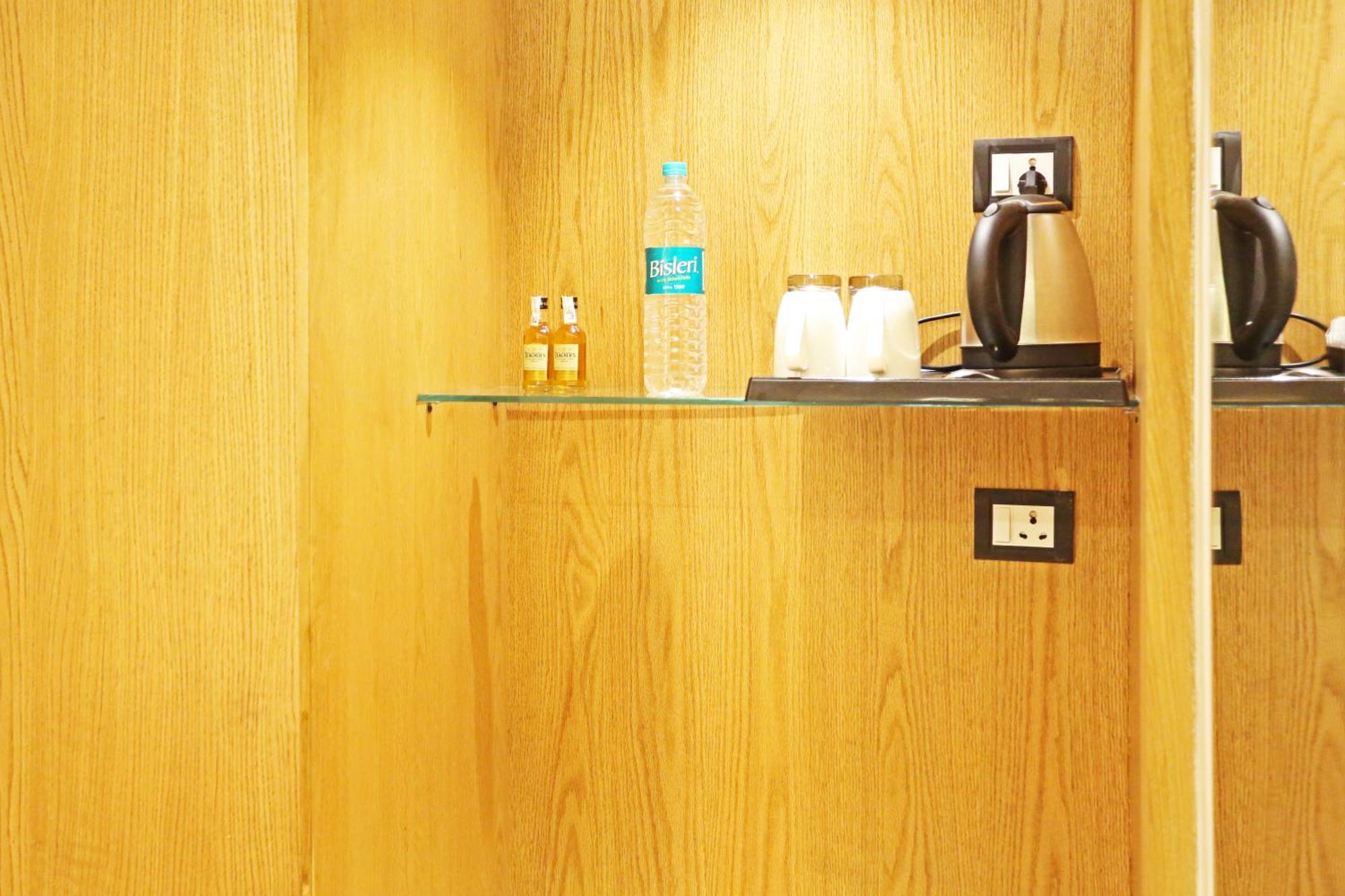 Jrd Luxury-Business Hotel Új-Delhi Kültér fotó