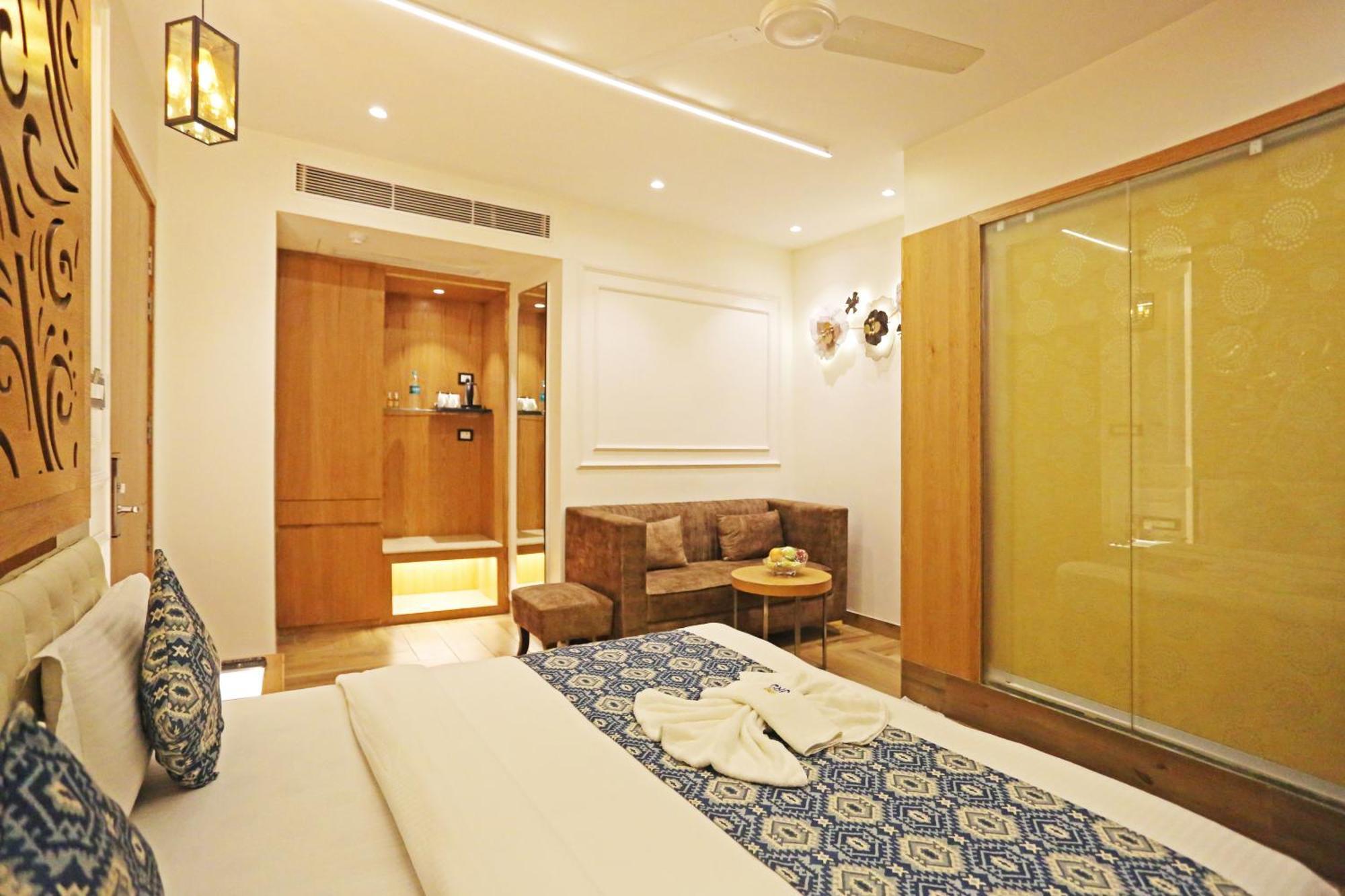Jrd Luxury-Business Hotel Új-Delhi Kültér fotó