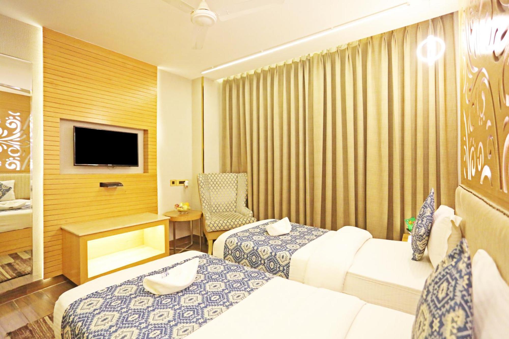 Jrd Luxury-Business Hotel Új-Delhi Kültér fotó