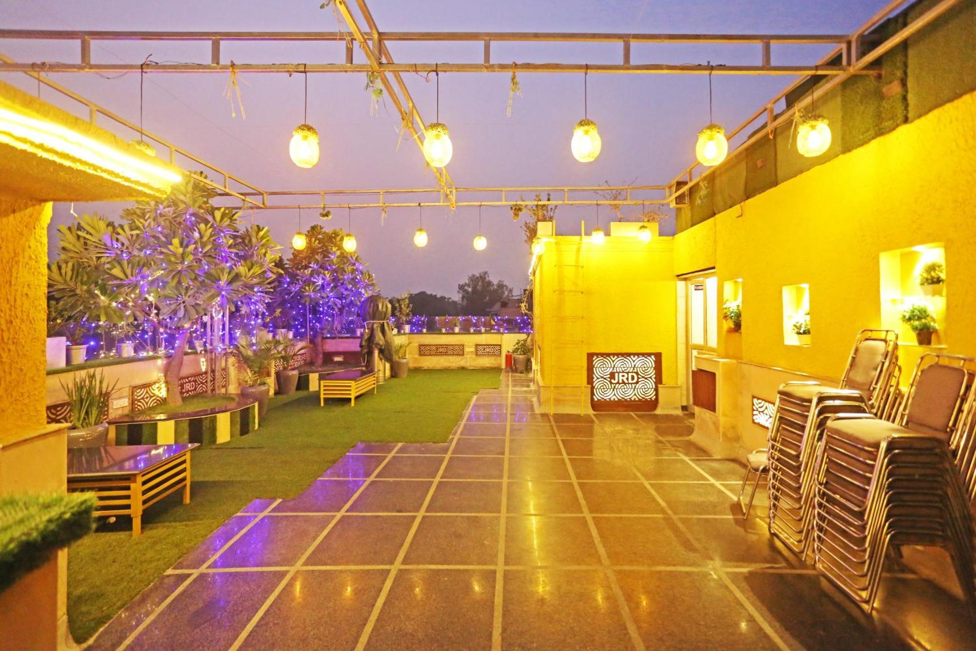 Jrd Luxury-Business Hotel Új-Delhi Kültér fotó