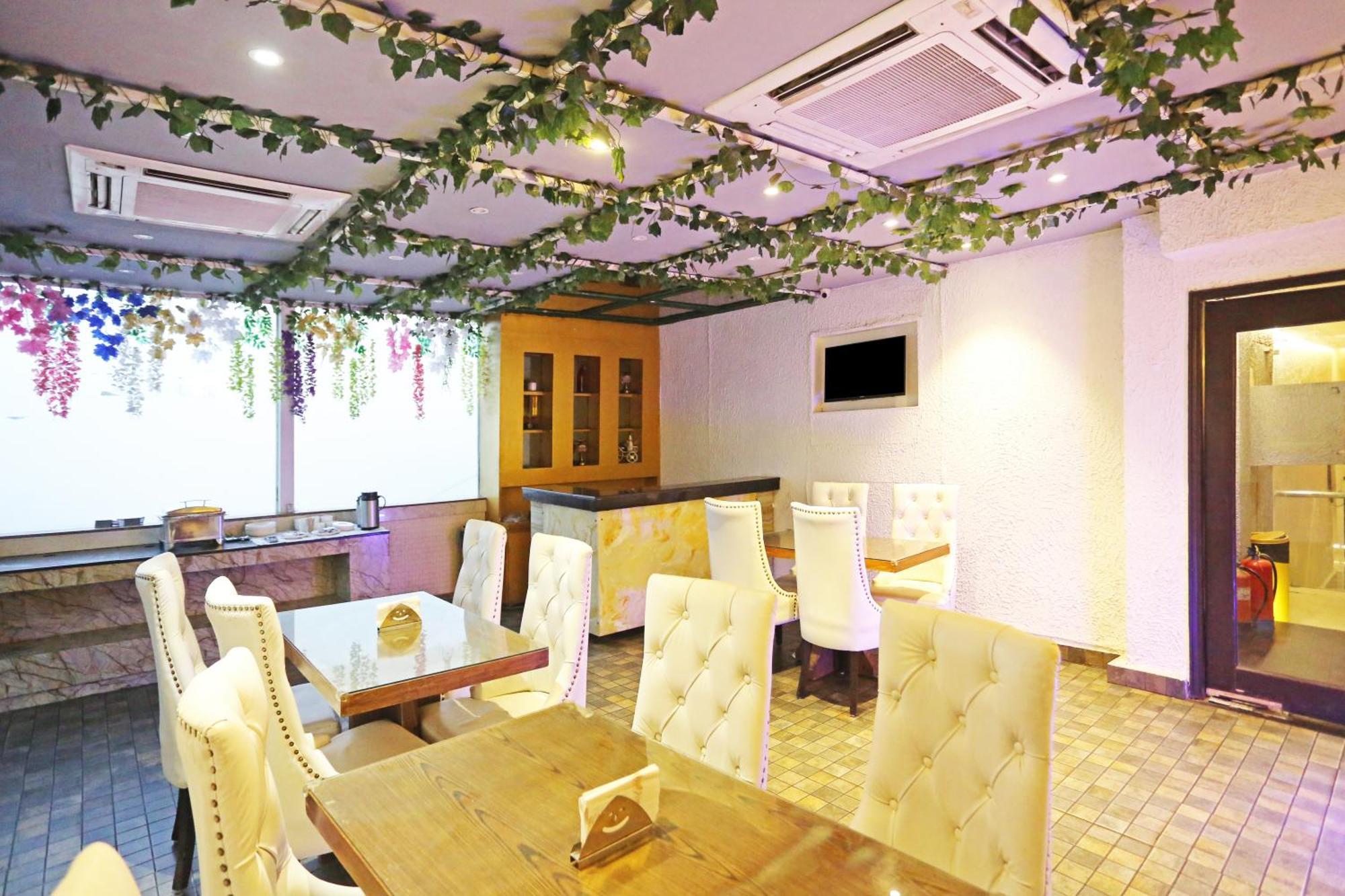 Jrd Luxury-Business Hotel Új-Delhi Kültér fotó