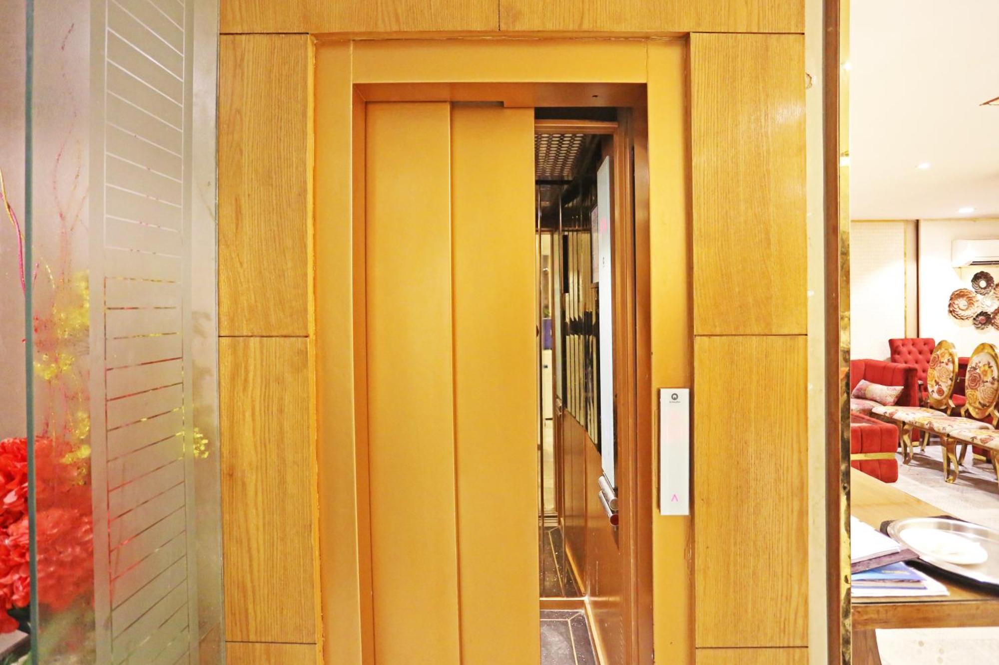Jrd Luxury-Business Hotel Új-Delhi Kültér fotó