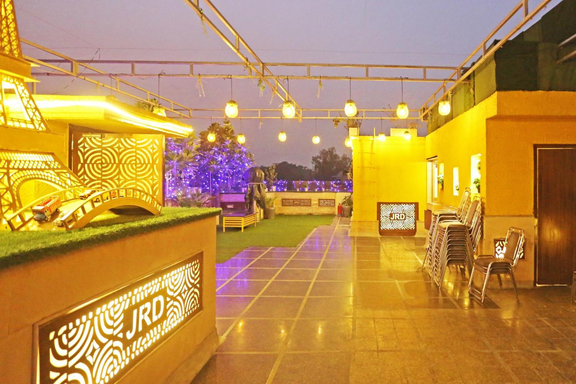 Jrd Luxury-Business Hotel Új-Delhi Kültér fotó